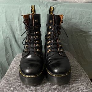 Dr. Martens Leona Vintage Smooth